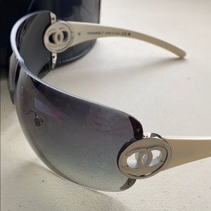CHANEL sunglasses